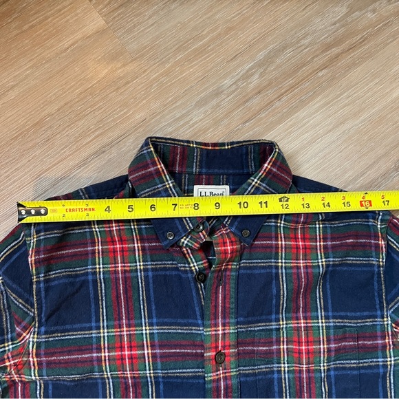 L.L. Bean Men’s Plaid Flannel Button Down Shirt Medium Slightly Fitted EUC - Picture 3 of 7